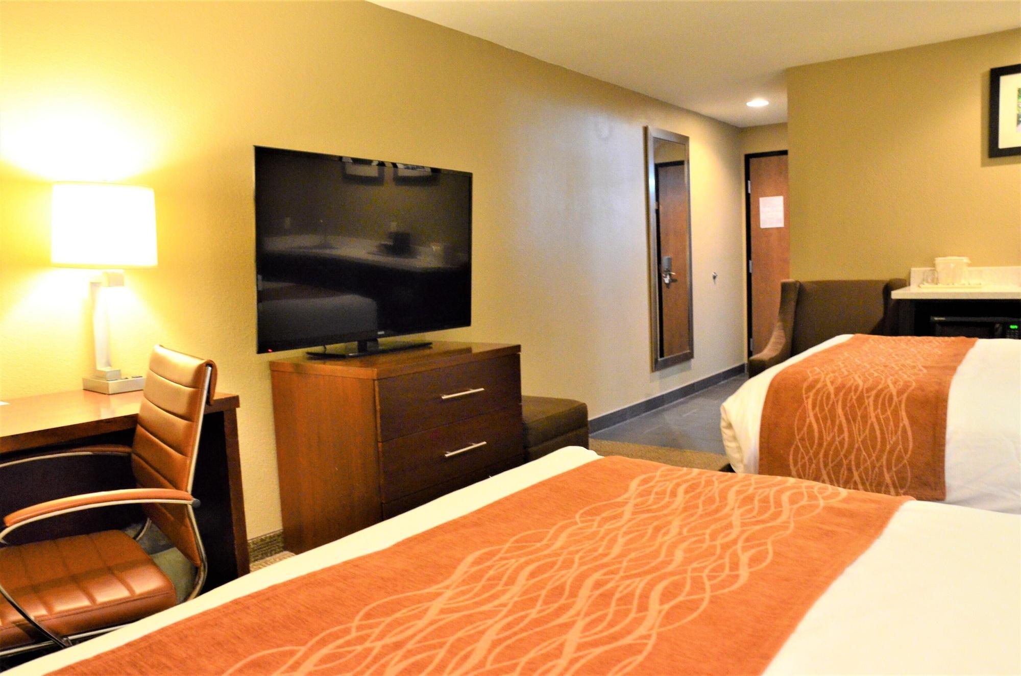 Comfort Inn & Suites Beaverton - Portland West מראה חיצוני תמונה