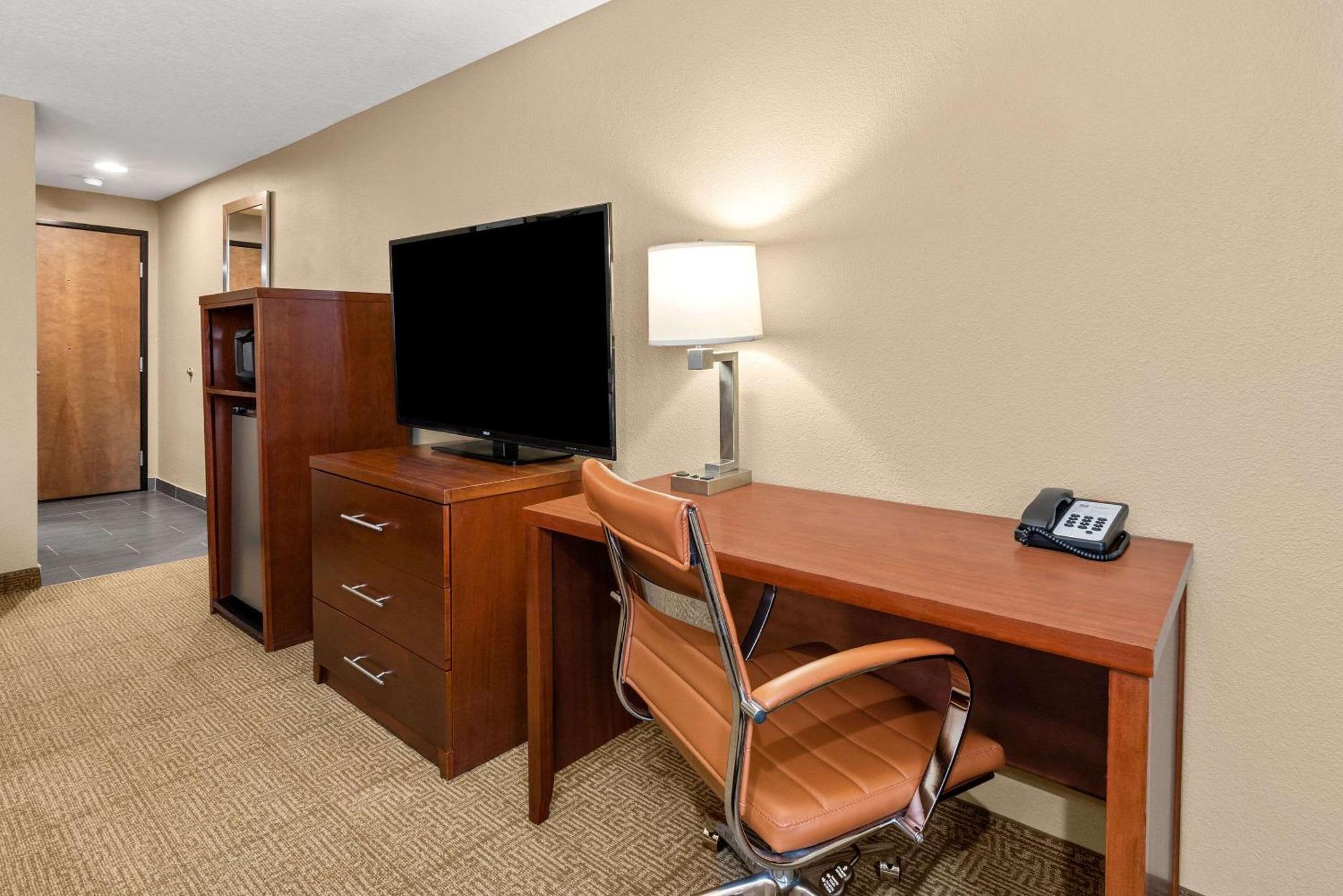 Comfort Inn & Suites Beaverton - Portland West מראה חיצוני תמונה